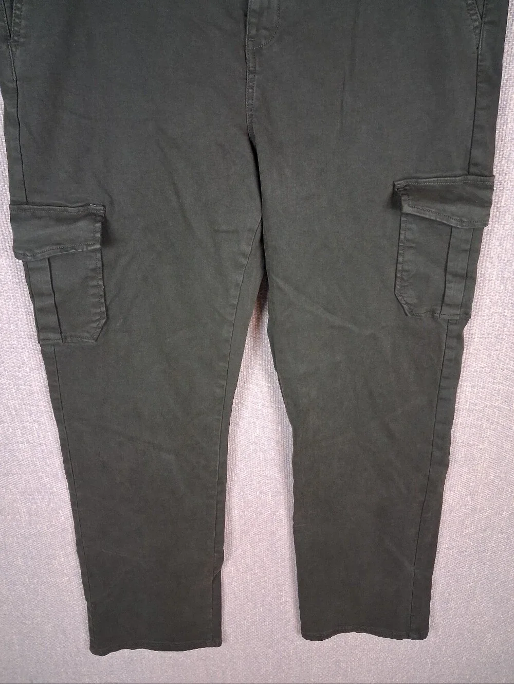 Well Worn Tencel Blend High-Rise Straight Leg Cargo Pants Olive Green Size 14/34